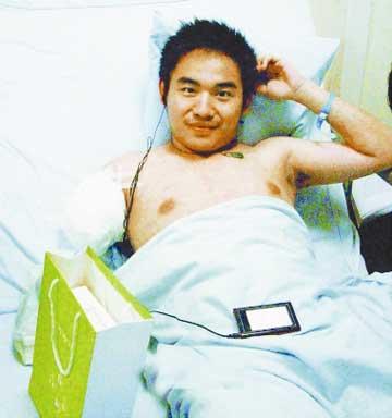 Xue Xiao on a hospital bed.