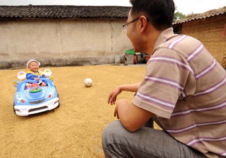 Li Yongbing plays with his son Li Zihao at home in Fuxin Township, Mianzhu City, Sichuan Province, southwest China, on May 1, 2009.