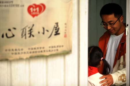 Li Yongbing gives students psychological guidance at a primary school in Fuxin Township, Mianzhu City, Sichuan Province, southwest China, on May 4, 2009. 