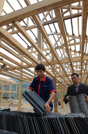 Villagers rebuild houses in Qingchuan county, southwest China's Sichuan Province, on May 6, 2009. 