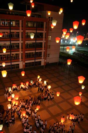Students fly lanterns to commemorate the victims of the May 12 earthquake last year, during an activity at Hanshan Middle School in Hanshan, east China's Anhui Province, on May 10, 2009. As the first anniversary of the earthquake approaches, people all over China commemorate the disaster in different ways.
