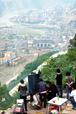 People commemorate victims of the May 12 earthquake last year, outside Beichuan city, which was seriously damaged in the earthquake, southwest China's Sichuan Province, on May 10, 2009. As the first anniversary of the earthquake approaches, people all over China commemorate the disaster in different ways.