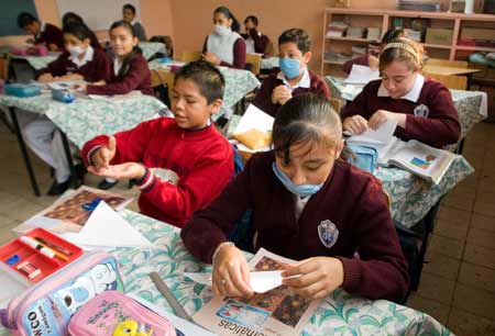 Pupils attend a class at a primary school in Mexico City, capital of Mexico, on May 11, 2009. Most of Mexican pre-school educational institutions as well as primary and secondary schools resume classes May 11 after days of closure due to the influenza epidemic.