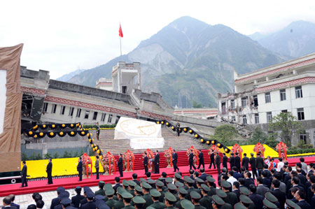 A commemorative service is held to mark the first anniversary of May 12 Earthquake in Yingxiu Township of Wenchuan County, southwest China's Sichuan Province, on May 12, 2009. 