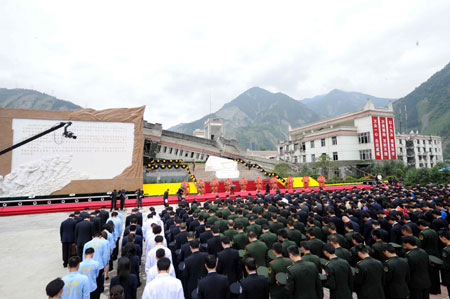 A commemorative service is held to mark the first anniversary of May 12 Earthquake in Yingxiu Township of Wenchuan County, southwest China's Sichuan Province, on May 12, 2009. 