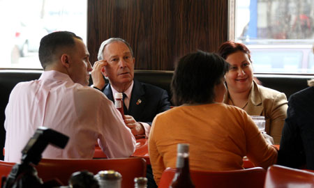 New York City Mayor Bloomberg (2nd L) sits together with the public at Pop Diner restaurant in Queens borough of New York, the US, on May 15, 2009. Bloomberg on Friday had a cup of coffee at the restaurant and then briefed on the current flu epidemic situation of New York City to the media, a day after three public schools in Queens were shut down due to reports of many children with flu-like symptoms.