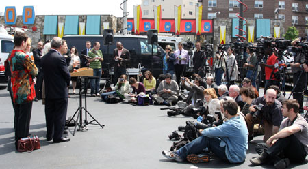 New York City Health Commissioner Thomas Frieden and City Mayor Bloomberg meet with the media outside the Pop Diner restaurant in Queens borough of New York, the US, on May 15, 2009. 