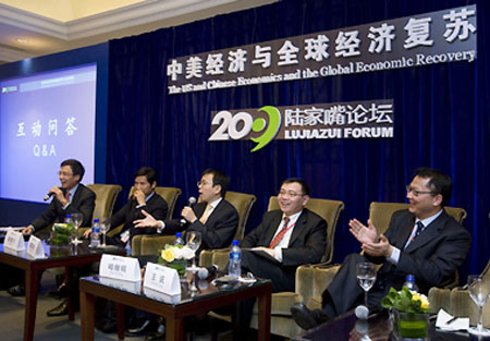 From left: Xu Xiaonian, professor of CEIBS, Hu Zuliu, chairman of Goldman Sachs China, Xie Guozhong, board member of Rosetta Stone Advisors, Ha Jiming, chief economist of China International Capital Corp and Wang Qing, chief economist of Morgan Stanley China discuss issues at the Lujiazui Forum Saturday. 