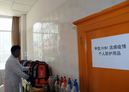 Photo taken on May 16, 2009 shows a medical staff arranges bags for emergency use at a hospital in Nyingchi Prefecture, southeastern Tibet. 