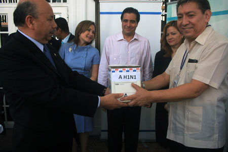 World Health Organization (WHO) and Pan American Health Organization (PHO) representative Angel Valencia (1st L) receives a box of samples of the A/H1N1 virus after it was collected in Panama City, capital of Panama, on May 20, 2009. 