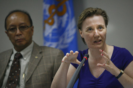 Dr. Julie Hall (R), an expert on Emerging Infectious Diseases, explains various ways of contracting the A/H1N1 Influenza virus now spreading among humans in the World Health Organization (WHO) Western Pacific Office in Manila, capital of the Philippines, May 22, 2009. The spread of the influenza A/H1N1 virus may pick up in the Asia Pacific region with the onset of southern winter and the threat joined by the spread of seasonal influenza might take a heavy toll on countries' health system, the regional World Health Organization (WHO) expert warned Friday. 