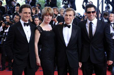 Austrian actor Christoph Waltz (2nd R) arrives on the red carpet of the closing ceremony of the 62nd Cannes Film Festival in Cannes, southern France, on May 24, 2009. He won the Best Actor award for his part in 'Inglourious Basterds' by US director Quentin Tarantino. 