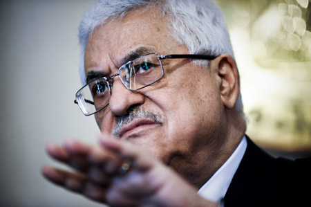 Palestinian President Mahmoud Abbas attends a press conference after his meeting with Egyptian President Hosni Mubarak in Cairo, capital of Egypt, on May 30, 2009.