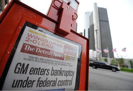 A piece of news about the General Motors Corp. filing for bankruptcy protection is seen on the front page of a newspaper in Detroit, the United States, June 1, 2009. The largest US automaker, General Motors Corp., officially filed for bankruptcy protection at 8:00 AM EDT (1200 GMT) on Monday, the largest bankruptcy protection case in the US industrial history.