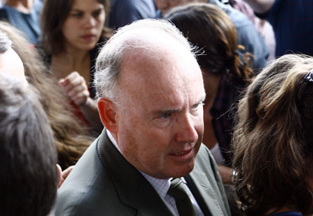 France's Transport Minister Dominique Bussereau (C) arrives at Charles de Gaulle airport in Paris, France, on June 1, 2009. An Air France plane with 228 people on board has gone missing over the Atlantic off the Brazilian coast on its way from Brazil to Paris on Monday.