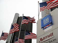 The logo of General Motors Corp. (GM) is seen in front of the GM headquarters in Detroit, the United States, on April 15, 2009. The largest US automaker, General Motors Corp., officially filed for bankruptcy protection at 8:00 AM EDT (1200 GMT) on Monday, the largest bankruptcy protection case in the US industrial history.