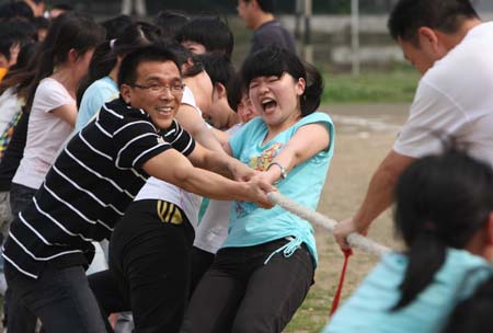 Students of senior 3 of the 5th Middle School of Xiangfan take part in a tug-of-war contest with teachers in Xiangfan City, central China's Hubei Province, June 2, 2009, to release the pressure of facing the forthcoming national college entrance examination