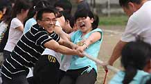 Students of senior 3 of the 5th Middle School of Xiangfan take part in a tug-of-war contest with teachers in Xiangfan City, central China's Hubei Province, June 2, 2009, to release the pressure of facing the forthcoming national college entrance examination.