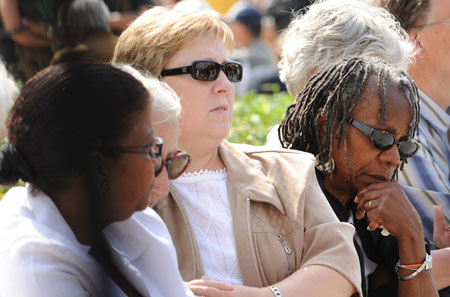 People mourn for the 216 passengers and 12 crew members aboard the missing Airbus A330 during a memorial ceremony in front of Notre-Dame cathedral in Paris, capital of France, on June 3, 2009. 