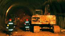 Rescuers work at the collapsed Yingbin Tunnel on the expressway circling Sanya City, south China's Hanan Province, June 5, 2009. At least eight workers have been trapped for more than nine hours after a tunnel under construction collapsed here, the tunnel constructor said Friday.