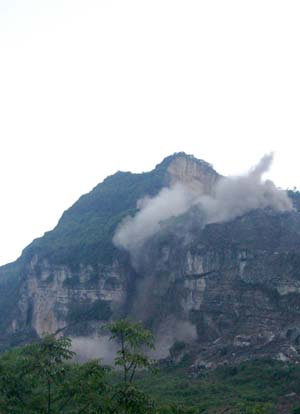 Photo taken on June 5, 2009 shows the site where a landslide occured earlier in the Jiwei Mountain area, in Tiekuang Township, about 170 kilometers southeast of the downtown area, southwest China's Chongqing Municipality. At least 80 people were feared buried in the landslide at an iron ore mining area in Chongqing Municipality on Friday, according to the local government.