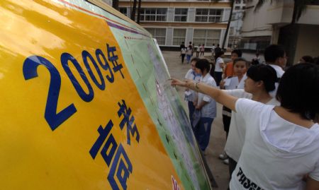 Students wait in an exam site of a middle school to attend the college entrance exam in Haikou, capital of south China's Hainan Province, on June 7, 2009. China's national college entrance exam kicked off on Sunday with about 10.2 million registered examinees. 