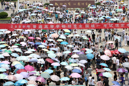 Chinese students and their family members walk home after they finished the first day tests of the National College Entrance Examination, which will last until Tuesday for three days across China, in Rui'an city in east China's Zhejiang province, on June 7, 2009. Some 10.2 million Chinese school students are to compete this year in the world's largest annual examination for a quota of 6.29 million to learn in universities and colleges. 