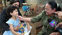 Five-year-old Génesis Arauz smiles as she is interviewed by local media at home in Managua, capital of Nicaragua, on June 8, 2009. The girl, who was confirmed as the country's first A/H1N1 case, was discharged from hospital on Monday after recovery. 28 cases of A/H1N1 influenza have been confirmed in the country as far as now.