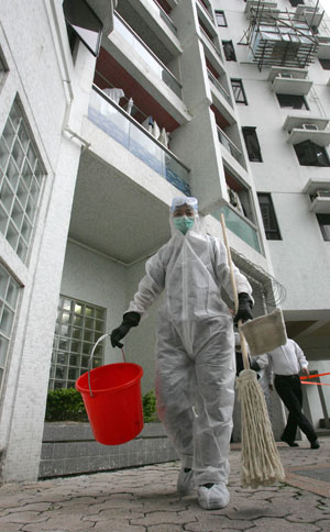 An epidemic prevention worker disinfects the place where the first second-generation A/H1N1 flu case in Hong Kong lived, in Hong Kong, south China, on June 10, 2009. Controller of the Center for Health Protection of Hong Kong Thomas Tsang said at a press briefing Wednesday that a 55-year-old man who did not have overseas travel record recently was confirmed to have contracted A/H1N1 flu.