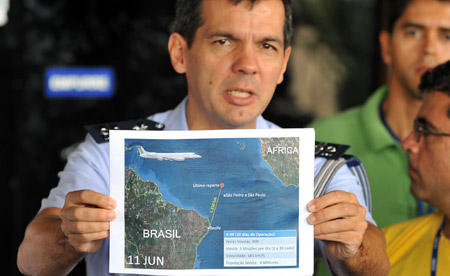 Brazilian Air Force spokesman Lieutenant Colonel Henry Munhoz shows a searching route map at a press conference in Recife, northeastern Brazil, on June 11, 2009.