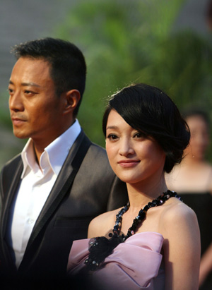 Chinese actress Zhou Xun (R) and actor Zhang Hanyu arrive for the opening ceremony of the 12th Shanghai International Film Festival in east China's Shanghai, June 13, 2009.