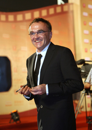 British director Danny Boyle who heads the international juries arrives for the opening ceremony of the 12th Shanghai International Film Festival in east China's Shanghai, June 13, 2009. 