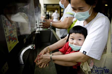 A child washes his hands at a hospital in south China's Hong Kong, on June 18, 2009. Forty-nine new influenza A/H1NI cases were confirmed in Hong Kong on Thursday, bringing the city's tally to 221, Hong Kong's Department of Health announced.