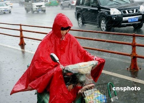 A rainstorm hit Fuzhou City on June 21. Torrential rain, strong winds and landslides triggered by tropical storm Linfa have left one dead and another six missing in east and south China provinces, local authorities said Monday.