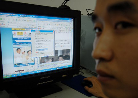 Photo taken on November 6, 2006 shows a young man from Medog County, southeastern Tibet's Nyingchi Prefecture, surfing on the Internet at an Internet bar. 