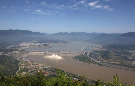 Photo taken on July 1, 2009 shows the Three Gorges Dam opening two deep-holes and a trash way hole for sluicing the mounting flood water in Yichang, central China's Hubei Province. 