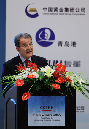 Former President of the European Commission and former Italian Premier Romano Prodi delivers a speech in Beijing, capital of China, on July 2, 2009. The global think-tank summit opened here on Thursday. 