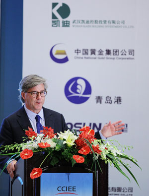 John Lawson Thornton, chairman of board of Trustees of Brookings Insititution, delivers a keynote speech in Beijing, capital of China, on July 2, 2009. The global think-tank summit opened here on Thursday.