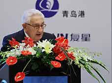 Former US Secretary of State Henry Kissinger delivers a keynote speech in Beijing, capital of China, on July 2, 2009. The global think-tank summit opened here on Thursday.
