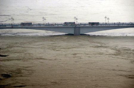 The Liujiang Bridge is seen in the flood in Liuzhou, southwest China's Guangxi Zhuang Autonomous Region, on July 4, 2009. Guilin, Hechi, Liuzhou, Laibin and Baise, cities in Guangxi Zhuang Autonomous Region, suffered the disaster of floods as torrential rains hit northwest and central Guangxi since June 30.