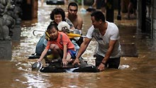 Local residents transfer to safe places on a handmade raft in the flood in Liuzhou, southwest China's Guangxi Zhuang Autonomous Region, on July 4, 2009.