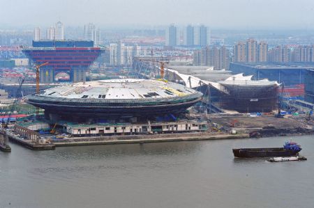 Photo taken on July 4, 2009 shows buildings under construction for the Shanghai 2010 World Expo in Shanghai, east China. The Shanghai 2010 World Expo is to open on May 1, 2010.