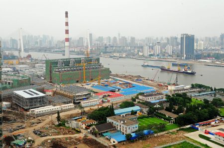 Photo taken on July 4, 2009 shows buildings under construction for the Shanghai 2010 World Expo in Shanghai, east China. The Shanghai 2010 World Expo is to open on May 1, 2010.