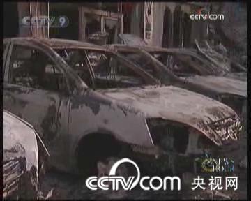 During Sunday's violence in Urumqi,a huge number of shops were smashed and burned. One of the workers in a supermarket recalls the ordeal.(cctv.com)