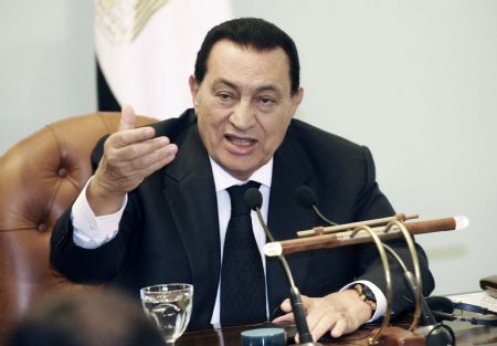 Egyptian President Hosni Mubarak adresses a press conference after meeting with Israeli President Shimon Peres in Presidential House in Cairo, capital of Egypt, on July 7, 2009.