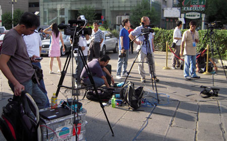 Chinese and foreign journalists cover events in the street of Urumqi, capital of northwest China's Xinjiang Uygur Autonomous Region, on July 7, 2009. More than 60 overseas media have sent journalists to Urumqi after a riot broke out in the city Sunday, leaving 156 people dead and 1,080 others injured.