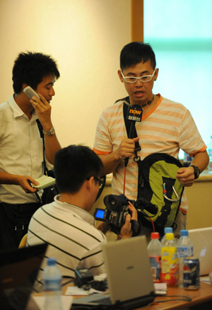 Journalists from south China's Hong Kong work in Urumqi, capital of northwest China's Xinjiang Uygur Autonomous Region, on July 8, 2009.