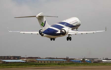 China's first domestically-developed regional ARJ21 jet takes off in east China's Shanghai on July 15, 2009. The jet on Wednesday made its longest trial flight of 1,300 kilometers in about two hours from Shanghai to Xi'an, capital of northwest China's Shaanxi Province.