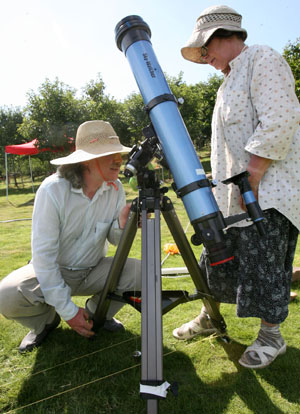 Two astronomers from Russia test an astronomical telescope in the Shangfangshan Forest Park in Suzhou, east China&apos;s Jiangsu Province, on July 20, 2009. A big number of astronomers and astronomy enthusiasts have arrived at Shangfangshan Forest Park in Suzhou, preparing for solar eclipse observation on July 22.