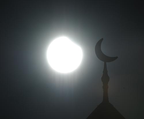 Solar eclipse is seen in Yinchuan, capital of northwest China&apos;s Ningxia Hui Autonomous Region, on July 22, 2009.